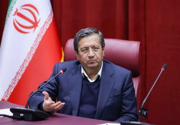 همتی: بازار ارز در حال