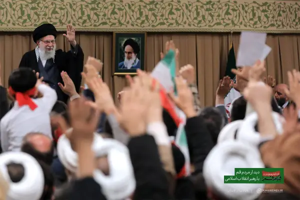 مقام معظم رهبری: جوان‌های عزیز