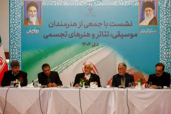 عارف: برای توسعه ایران به