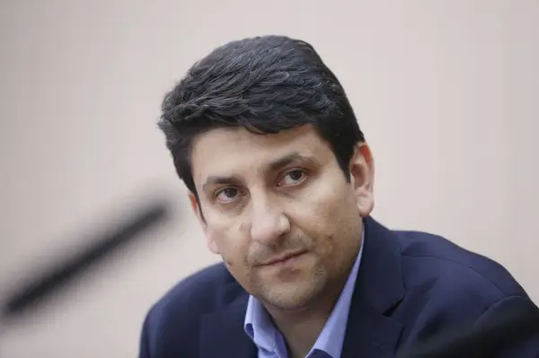 خدمات پستی تعطیل نیست