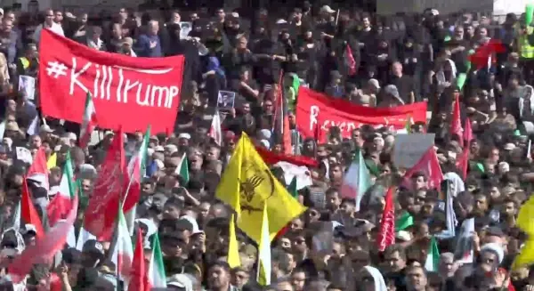 بلند کردن پرچم کشتن ترامپ